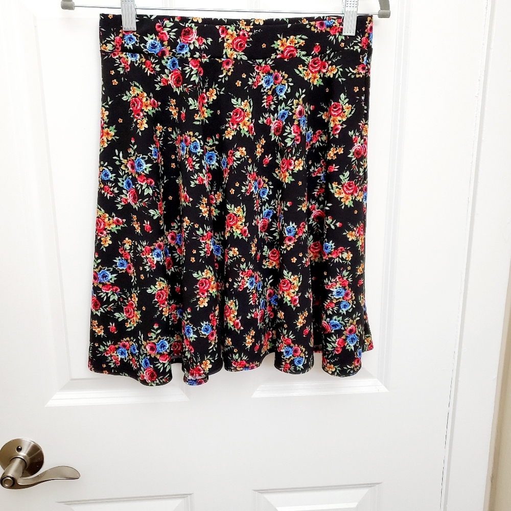 Rue21 Mini circle/skater Floral skirt
